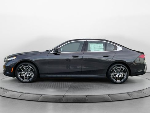 Certified 2026 BMW 530i xDrive w/ Premium Package AWD/4WD image 3