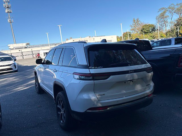 Used 2023 Jeep Grand Cherokee Limited AWD/4WD image 14