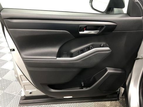Used 2023 Toyota Highlander XSE AWD/4WD image 12