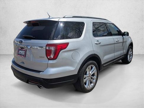 Used 2018 Ford Explorer XLT w/ Equipment Group 202A FWD image 5