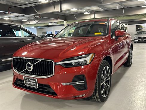 Certified 2022 Volvo XC60 B5 Momentum w/ Climate Package image 6