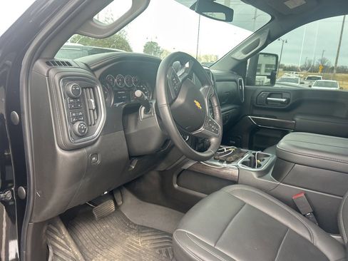 Used 2023 Chevrolet Silverado 2500 LTZ image 3