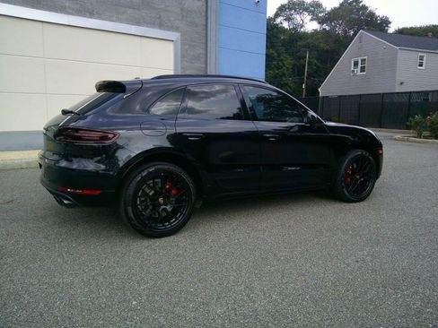 Used 2018 Porsche Macan Turbo image 8
