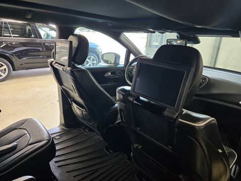 Used 2020 Chrysler Pacifica Limited w/ Advanced Safetytec Group FWD image 20