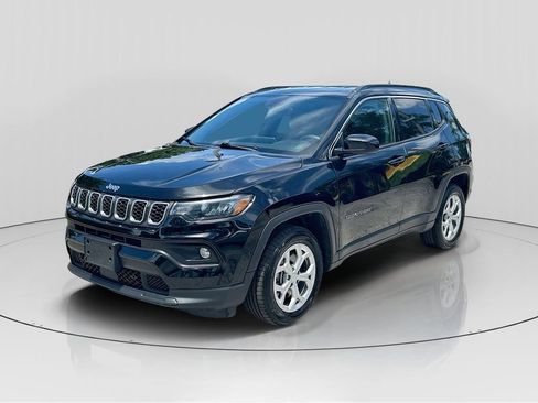 Used 2024 Jeep Compass Latitude AWD/4WD image 3