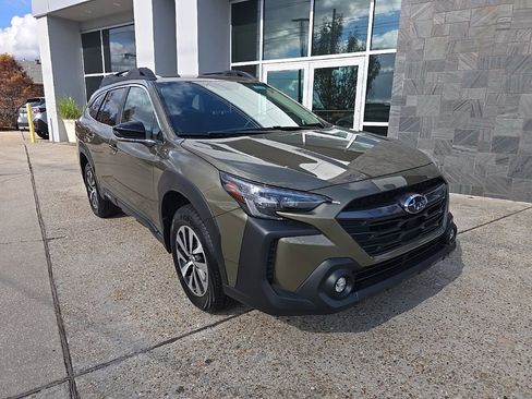 Certified 2025 Subaru Outback Premium image 5