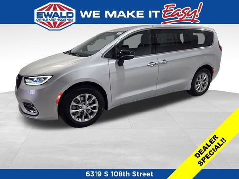 New 2026 Chrysler Pacifica Select image 12