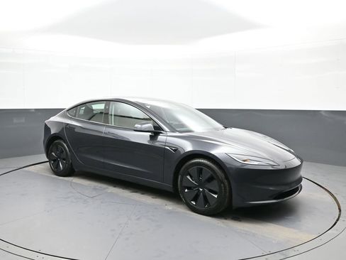 Used 2025 Tesla Model 3 Long Range image 4