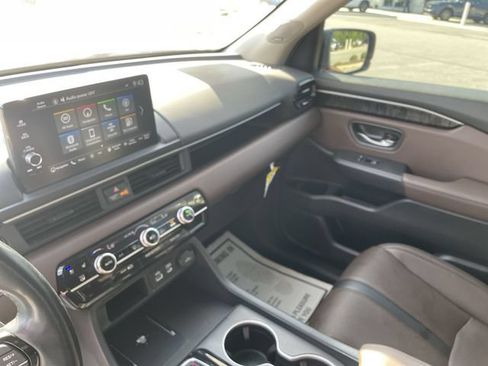 Used 2025 Honda Pilot Elite image 13