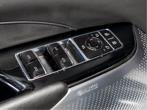 Used 2025 Cadillac Lyriq Luxury AWD/4WD image 7