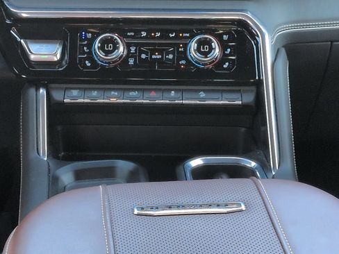 Used 2025 GMC Sierra 2500 Denali Ultimate AWD/4WD image 18