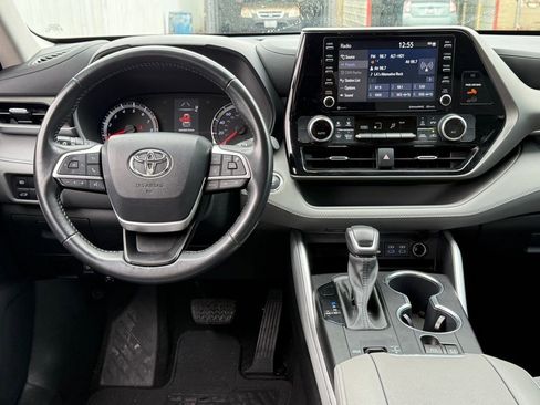 Certified 2022 Toyota Highlander LE image 28