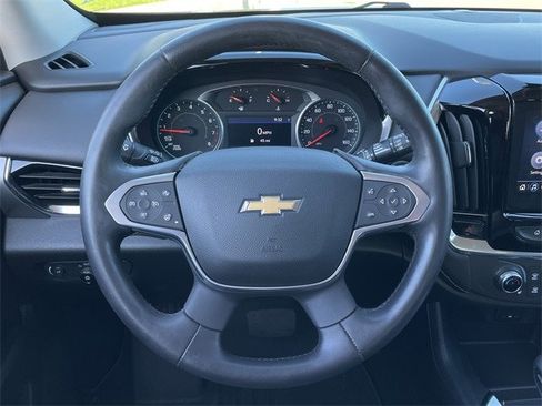 Used 2021 Chevrolet Traverse LT image 12