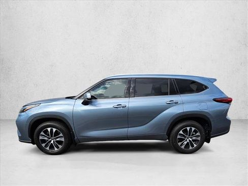 Used 2022 Toyota Highlander XLE AWD/4WD image 8