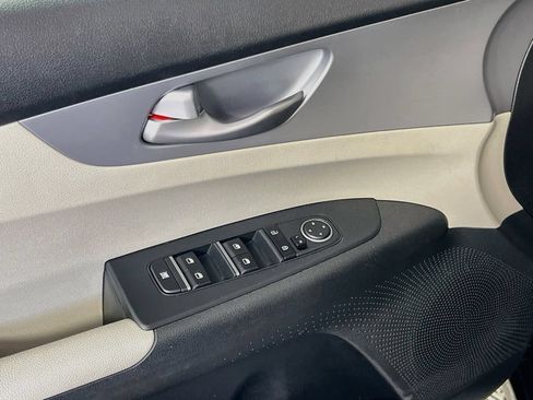 Certified 2023 Kia Forte LXS FWD image 11