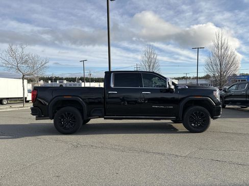 Used 2023 GMC Sierra 3500 Denali w/ Denali Black Diamond Edition image 5