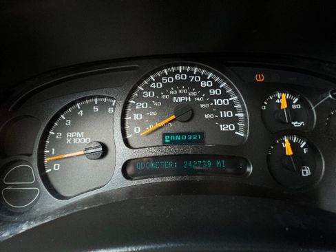 Used 2004 Chevrolet Tahoe LS RWD image 14