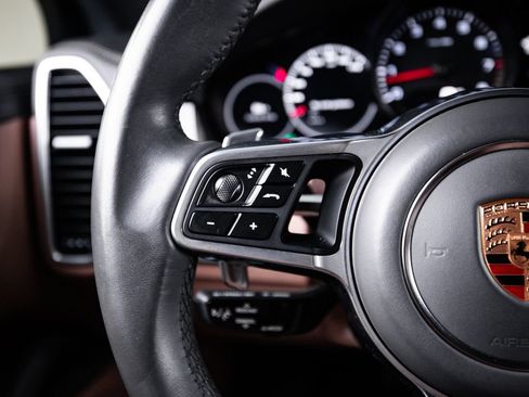 Certified 2023 Porsche Cayenne Platinum Edition AWD/4WD image 17