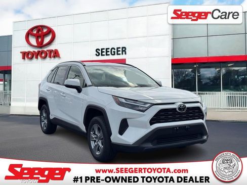 Used 2025 Toyota RAV4 XLE AWD/4WD image 1