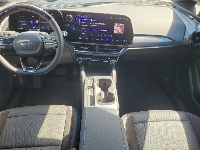 Certified 2024 Chevrolet Equinox EV RS FWD image 10
