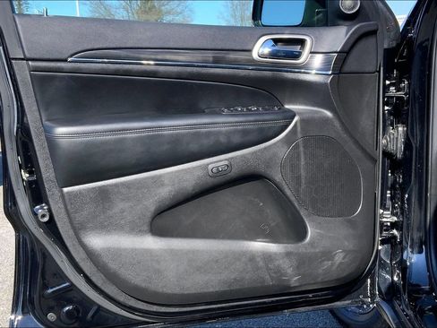 Used 2019 Jeep Grand Cherokee Limited w/ Luxury Group II image 19