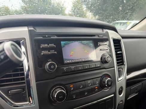 Used 2018 Nissan Titan SV AWD/4WD image 24