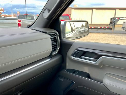 Used 2022 Chevrolet Silverado 1500 LTZ w/ LTZ Premium Package image 44