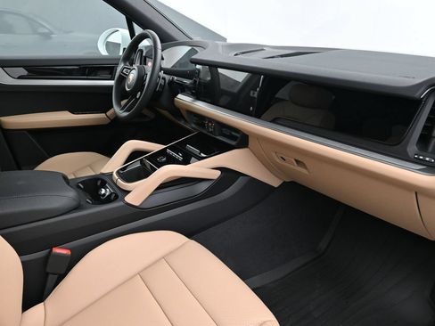 Certified 2026 Porsche Cayenne AWD/4WD image 13