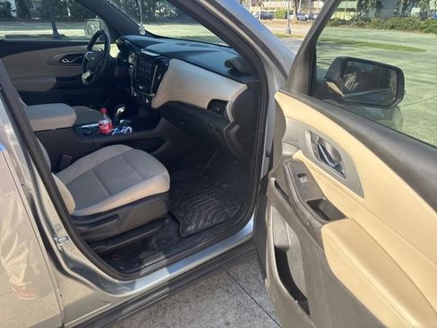 Used 2023 Chevrolet Traverse LT image 4