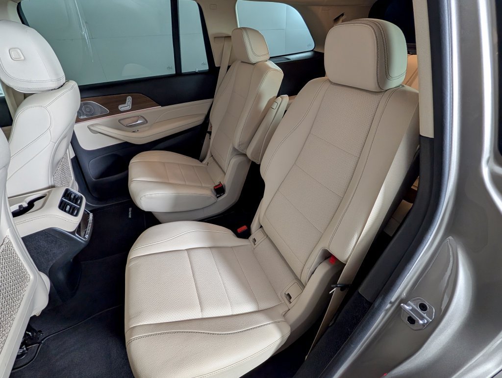 Used 2023 Mercedes-Benz GLS 450 4MATIC image 25
