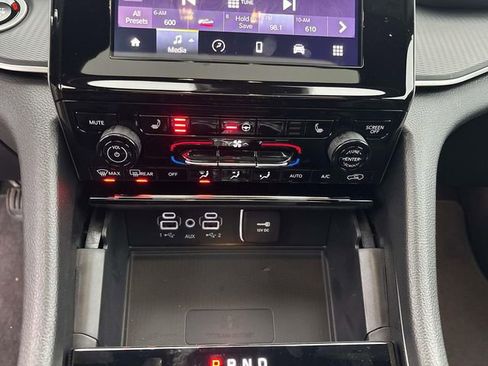 New 2025 Jeep Grand Cherokee Altitude image 11