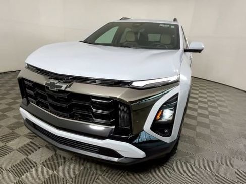 New 2026 Chevrolet Equinox ACTIV w/ Convenience Package III FWD image 10