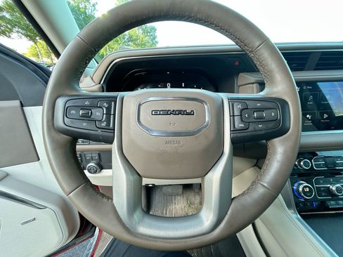 Used 2023 GMC Yukon XL Denali image 19