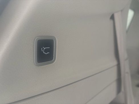 Used 2022 Chrysler Pacifica Touring-L image 23