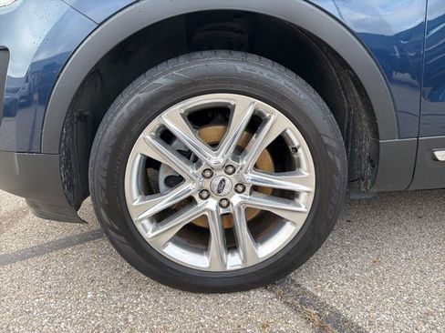 Used 2017 Ford Explorer XLT w/ Equipment Group 202A image 3