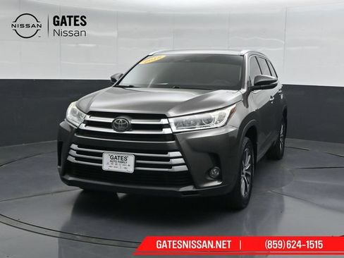 Used 2018 Toyota Highlander XLE AWD/4WD image 5