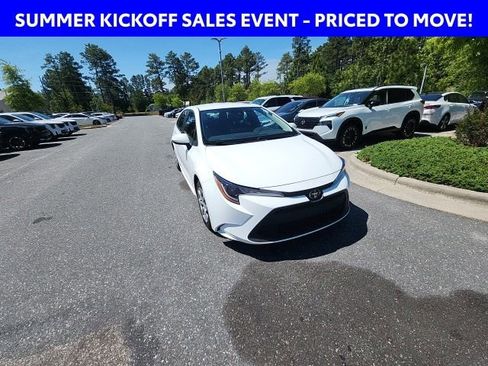 Used 2022 Toyota Corolla LE FWD image 3