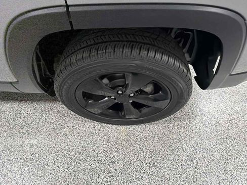 Used 2017 Jeep Cherokee Altitude image 31