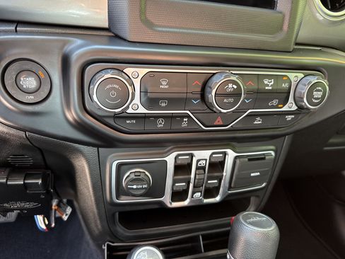 Used 2021 Jeep Gladiator Overland AWD/4WD image 29