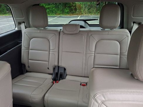 Used 2022 Lincoln Navigator Reserve AWD/4WD image 14