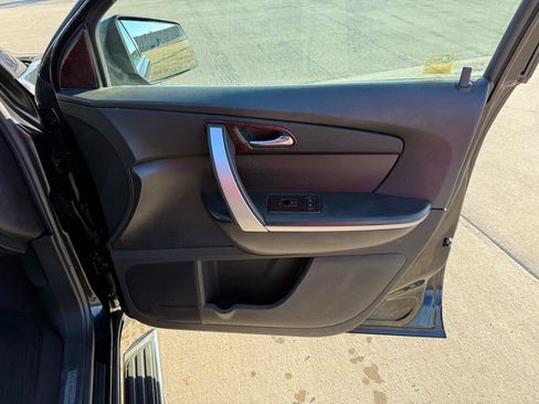 Used 2009 GMC Acadia SLE FWD image 24