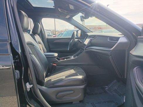 Used 2023 Jeep Compass Sport image 11