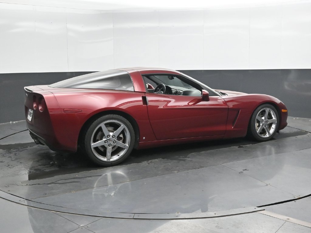 Used 2007 Chevrolet Corvette Coupe w/ Preferred Equipment Group RWD image 2