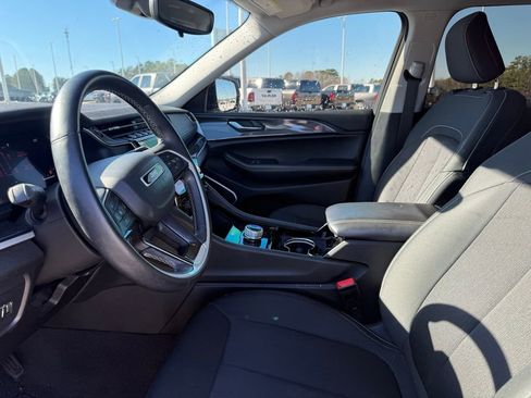 Used 2021 Jeep Grand Cherokee L Laredo w/ Luxury Tech Group I image 9