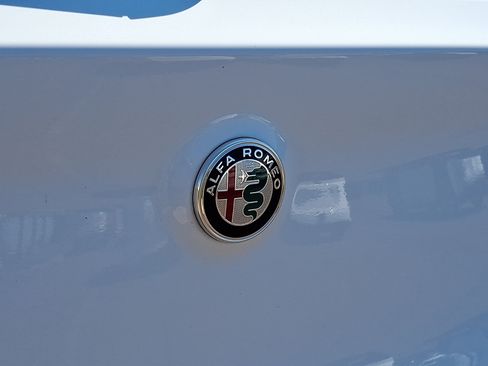 Used 2024 Alfa Romeo Stelvio Veloce AWD/4WD image 33