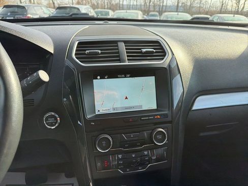 Used 2017 Ford Explorer XLT w/ Equipment Group 202A image 15