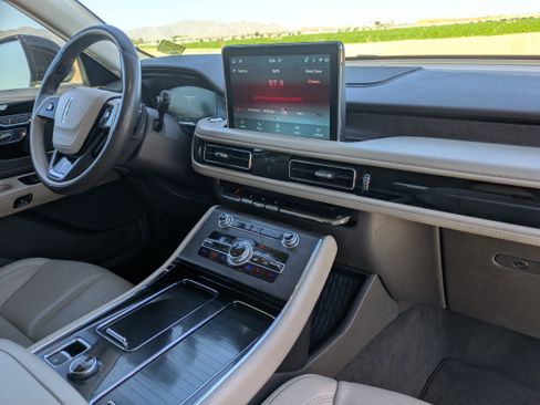 Used 2023 Lincoln Aviator Reserve w/ Equipment Group 201A image 12