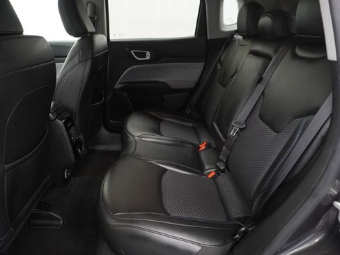 Certified 2022 Jeep Compass Latitude image 19