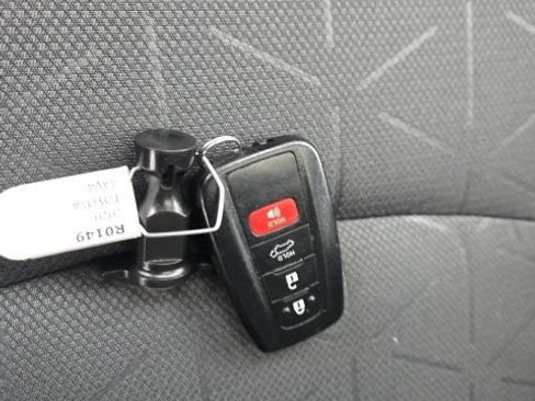 Used 2020 Toyota RAV4 XLE w/ Convenience Package AWD/4WD image 32