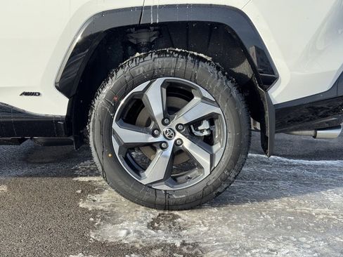 New 2025 Toyota RAV4 SE image 38